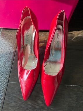 DIVA Lounge Red Patent Pointed-Toe Heels